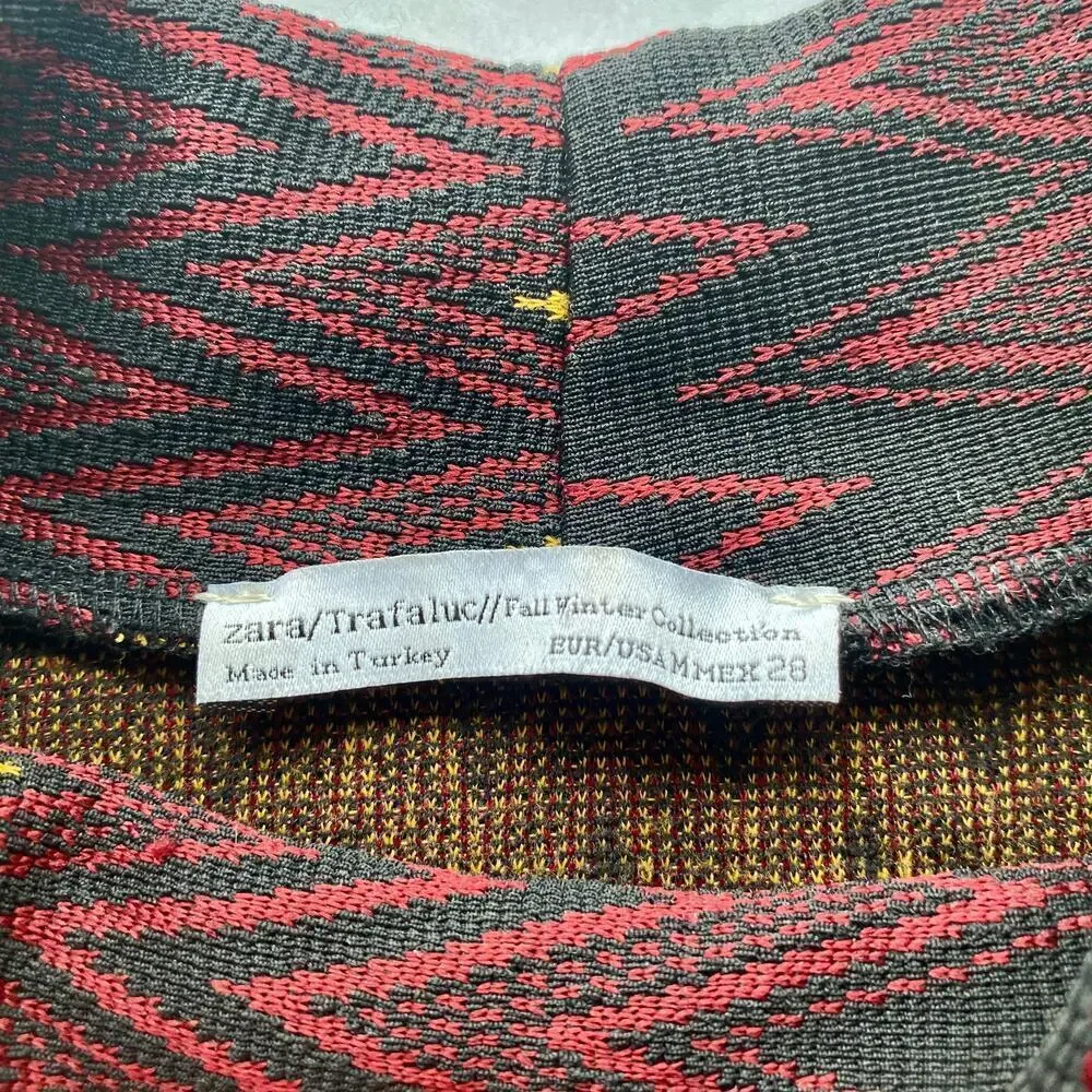 ZARA Top Mock Neck Crop Zig Zag Chevron Texture Short Sleeve Black Maroon Gold M